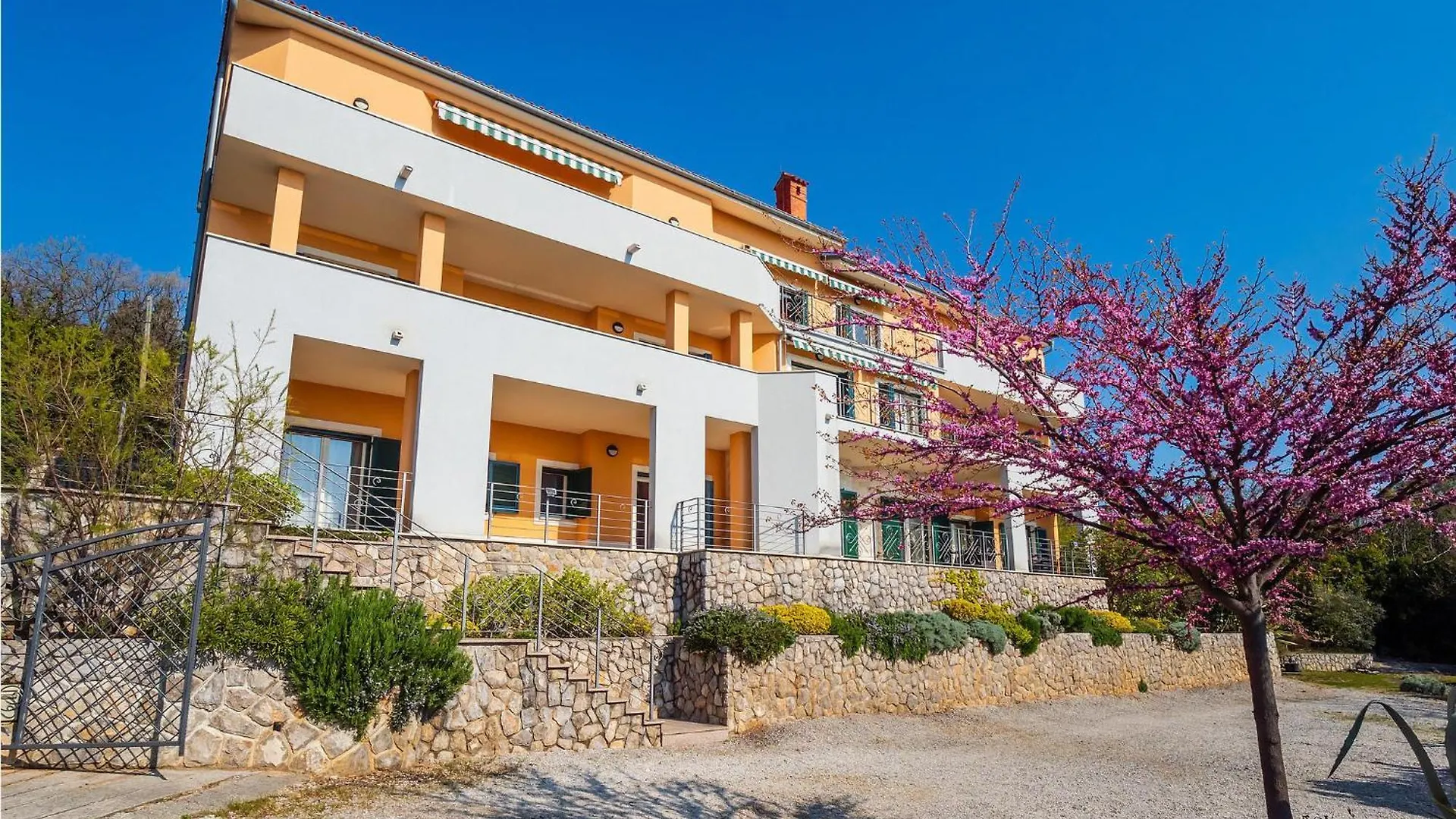 3 Bedroom Beautiful Apartment In Moscenicka Draga Croatia