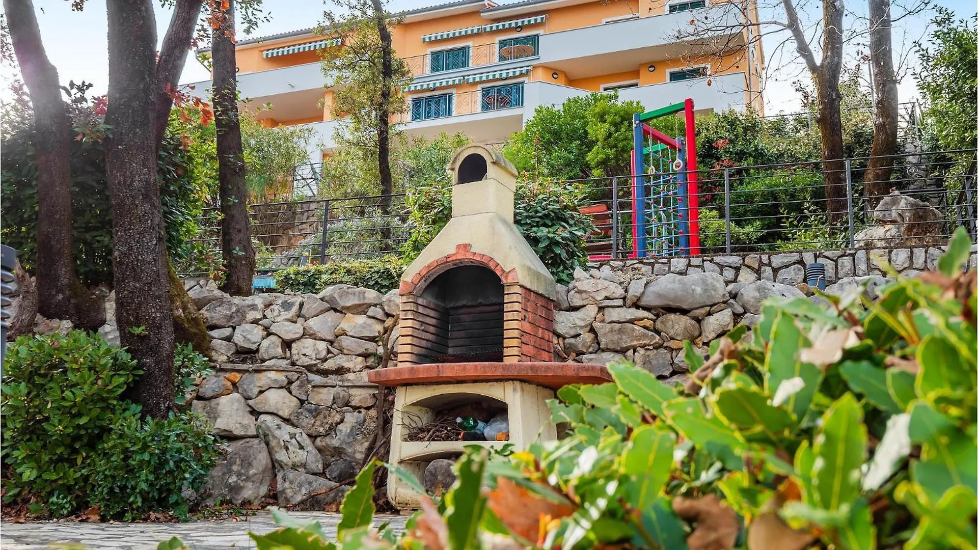 3 Bedroom Beautiful Apartment In Moscenicka Draga