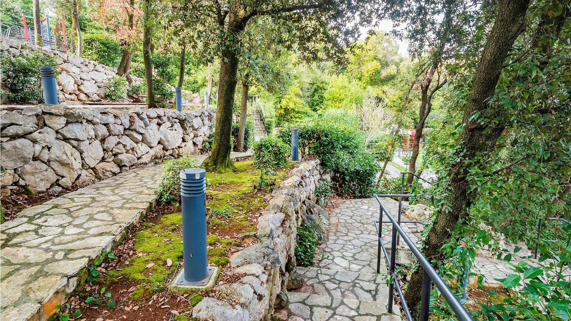 3 Bedroom Beautiful Apartment In Moscenicka Draga